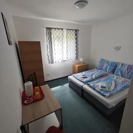 Bouda Jestřábí Černá v Pošumaví